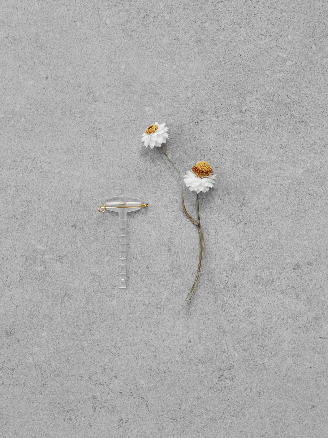 Blomsterbroche / brystbuketnål klar plastik 